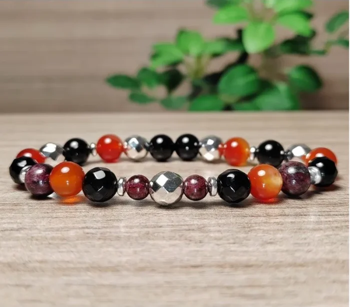 Hematit, ónix, karneol, gránát karkötő