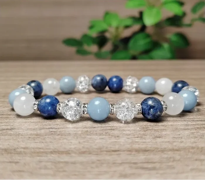 Hegyikristály, szodalit, angelit, jáde ásvány karkötő