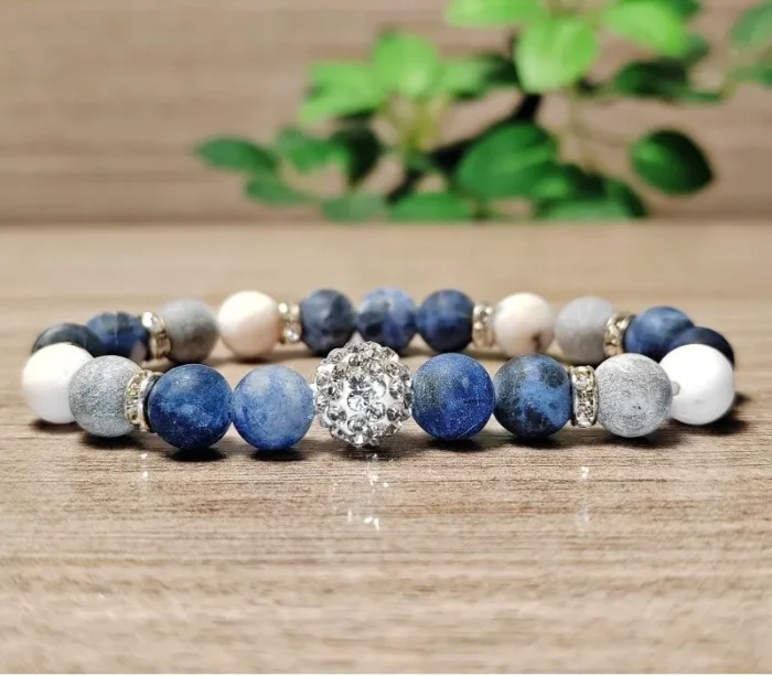 Szodalit, jáspis karkötő Shamballa gyönggyel