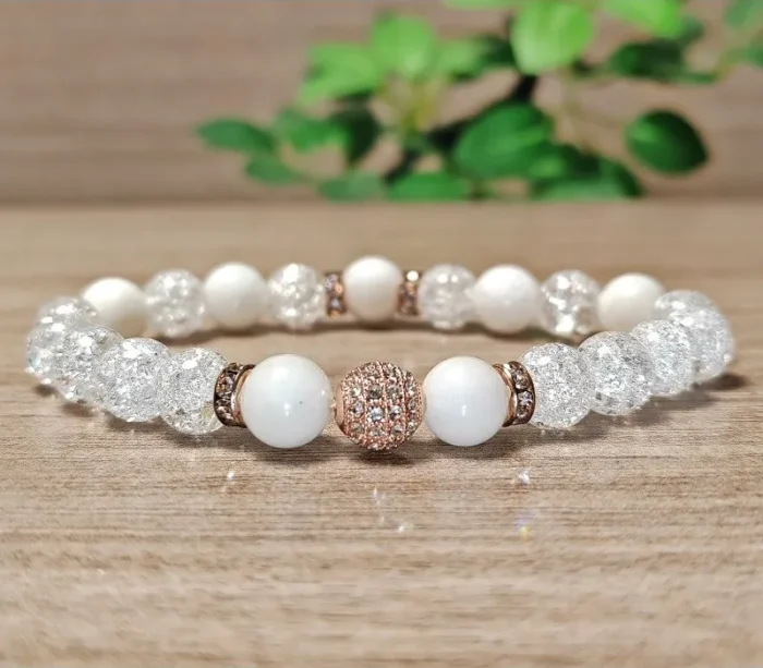 Hegyikristály, tejkvarc karkötő cirkóniás gömbbel