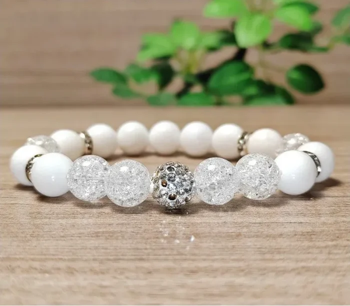 Hegyikristály, tejkvarc karkötő Shamballa gyönggyel