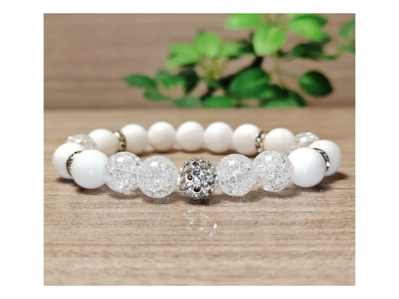Hegyikristály, tejkvarc karkötő Shamballa gyönggyel