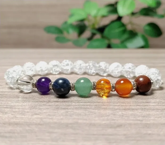 Roppantott hegyikristály csakra karkötő