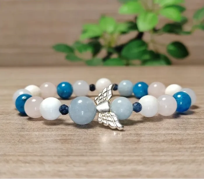 Akvamarin, gyöngyház, rózsakvarc, apatit ásvány karkötő