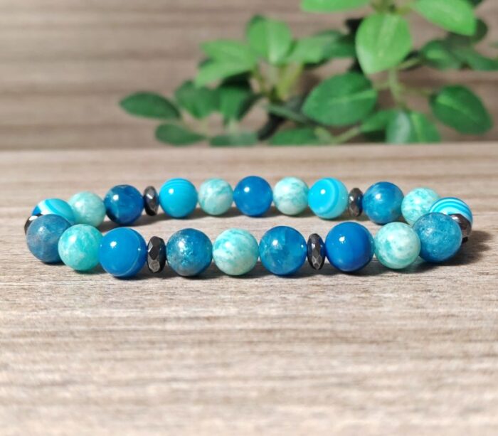 Önkifejezést erősítő, feszültséget oldó, harmonikus döntéseket segítő karkötő